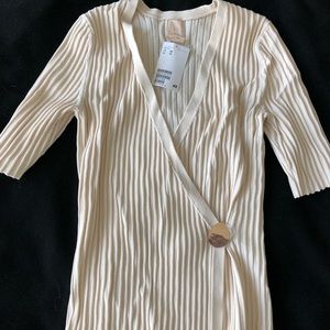 NEW Rib-knit V-neck Top (ivory, cream color)
